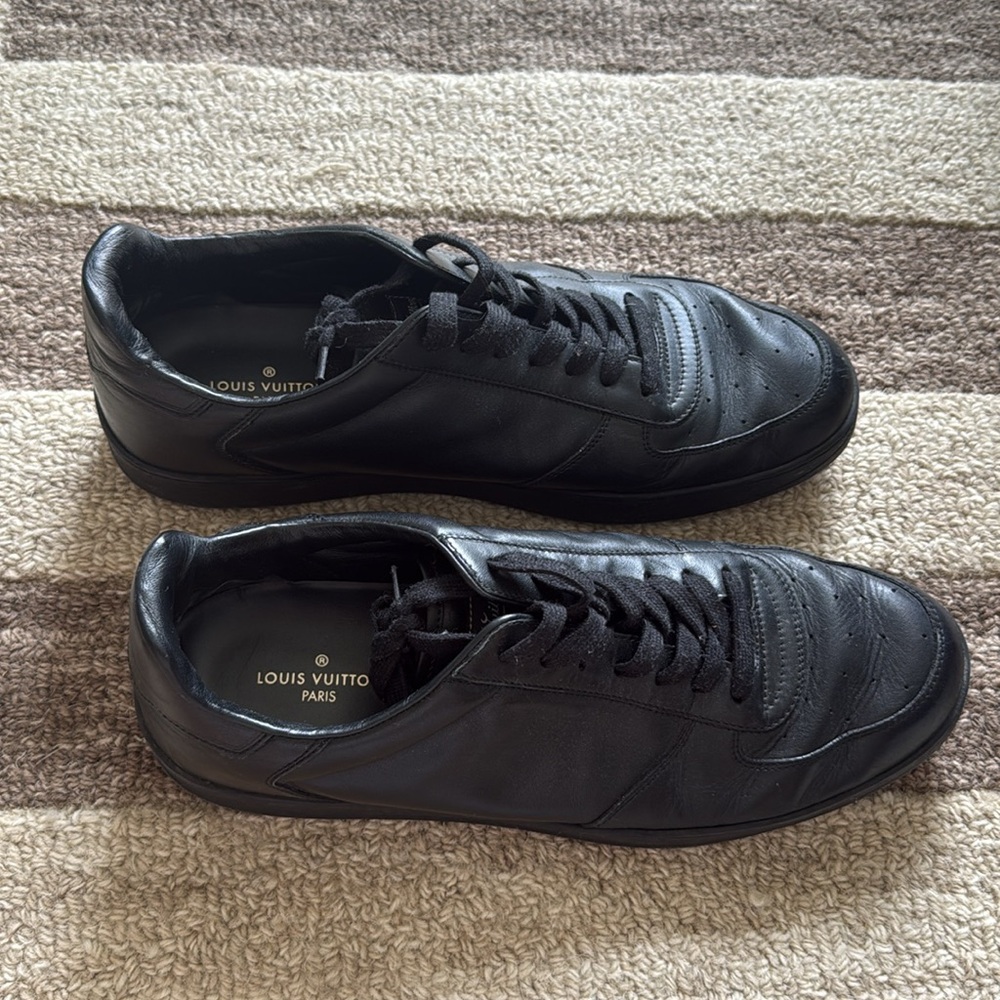 Men's Louis Vuitton Sneakers - Picture 4 of 5